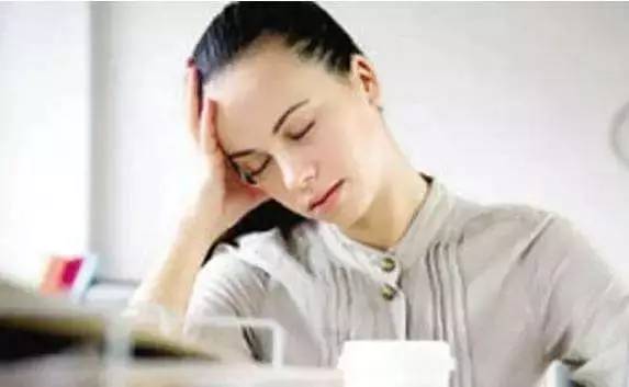 what??？“香”艷的美女成了辦公室污染源，甲醛治理非常必要！