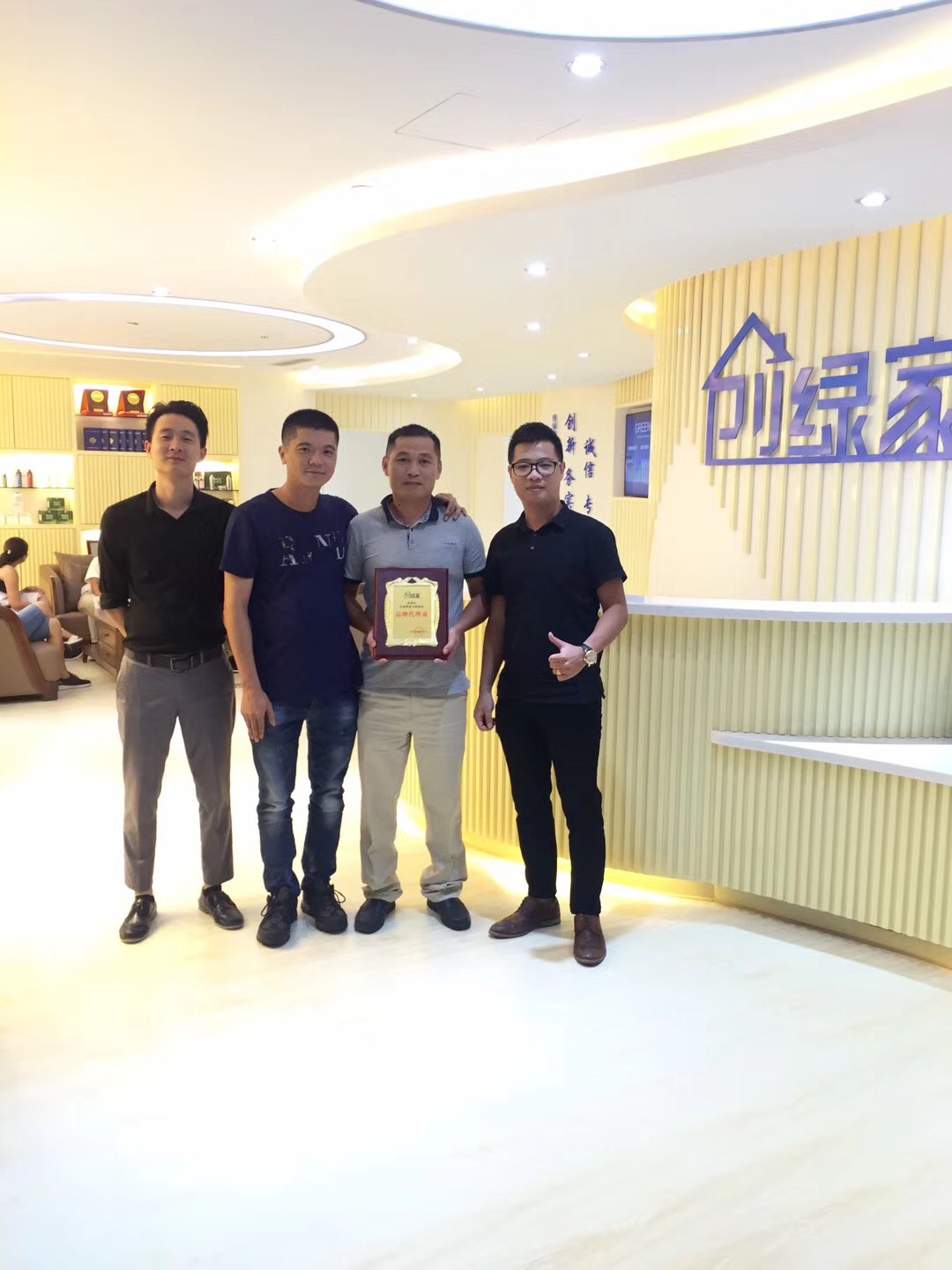 熱烈祝賀佛山高明陳總、李總、彭總簽約創(chuàng)綠家！