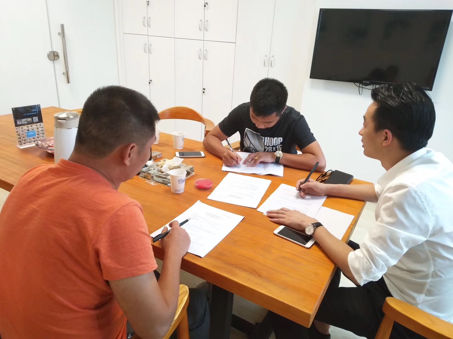 熱烈祝賀佛山高明陳總、李總、彭總簽約創(chuàng)綠家！