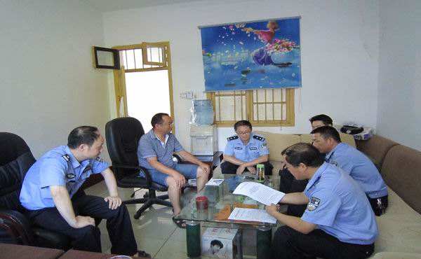 廚房水管破裂傳出刺鼻性氣味，原以為是鄰居家甲醛超標(biāo)，沒想到是“絕命毒師”