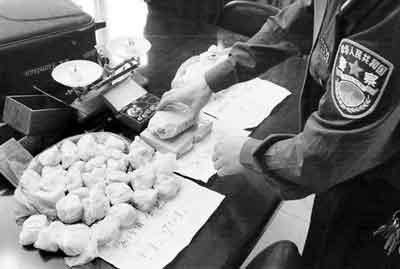 廚房水管破裂傳出刺鼻性氣味，原以為是鄰居家甲醛超標(biāo)，沒想到是“絕命毒師”