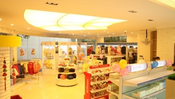 剛開業(yè)四個月的小店關(guān)門歇業(yè)，原因有兩點(diǎn)：一是甲醛超標(biāo)了5倍多，二是老板娘因此流產(chǎn)了……