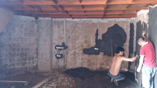 剛開業(yè)四個月的小店關(guān)門歇業(yè)，原因有兩點(diǎn)：一是甲醛超標(biāo)了5倍多，二是老板娘因此流產(chǎn)了……