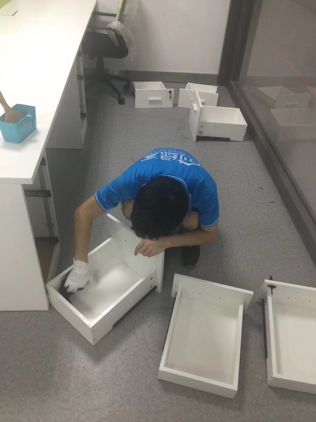 樂富設(shè)計園在一個loft創(chuàng)意產(chǎn)業(yè)園中，2760多方的一個大項目歷經(jīng)創(chuàng)綠家兩組工程師兩天兩夜的治理，典型loft式的裝修異味大大降低。樂富設(shè)計園的治理源于創(chuàng)綠家曾經(jīng)為泰普森旗下一家子公司甲醛治理，治理完畢效果非常好，所以泰普森集團二次選擇我們治理。創(chuàng)綠家，值得您信任！