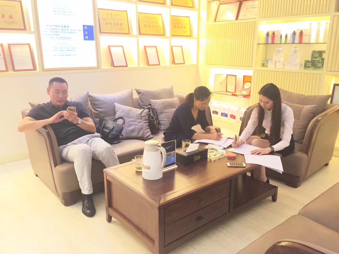 熱烈祝賀荊總簽約創(chuàng)綠家上海市區(qū)級代理！