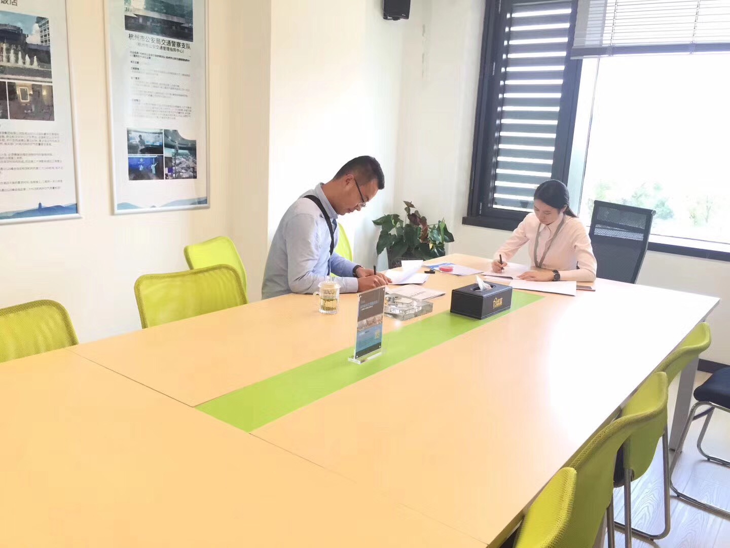 熱烈祝賀趙總簽約創(chuàng)綠家成都市區(qū)級代理！