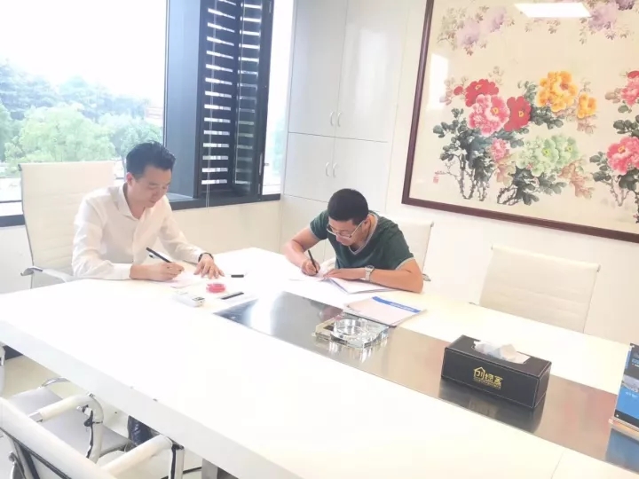 熱烈祝賀劉總簽約創(chuàng)綠家麗水市區(qū)級代理！