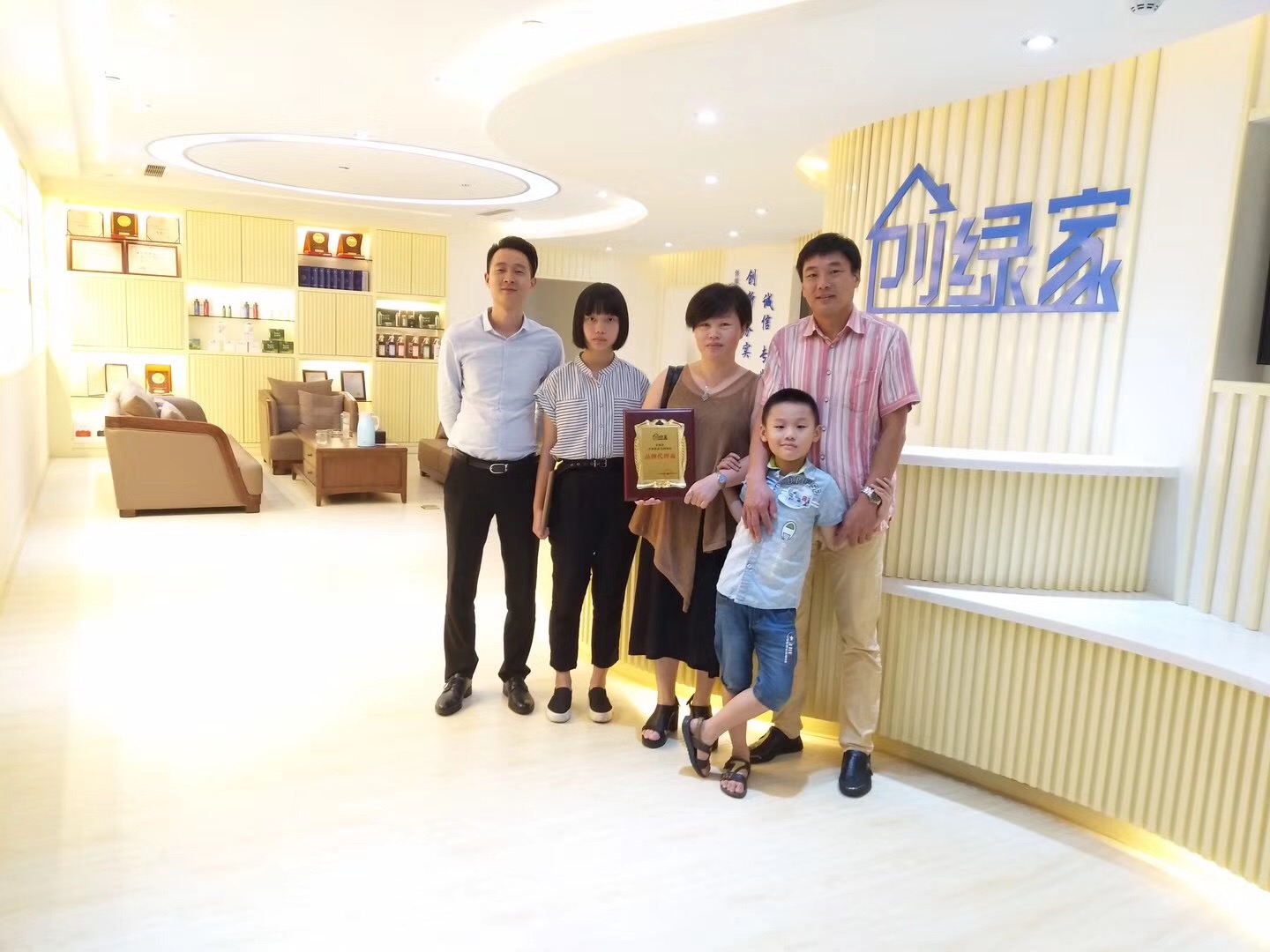 熱烈祝賀張總簽約創(chuàng)綠家泉州市區(qū)級(jí)代理！