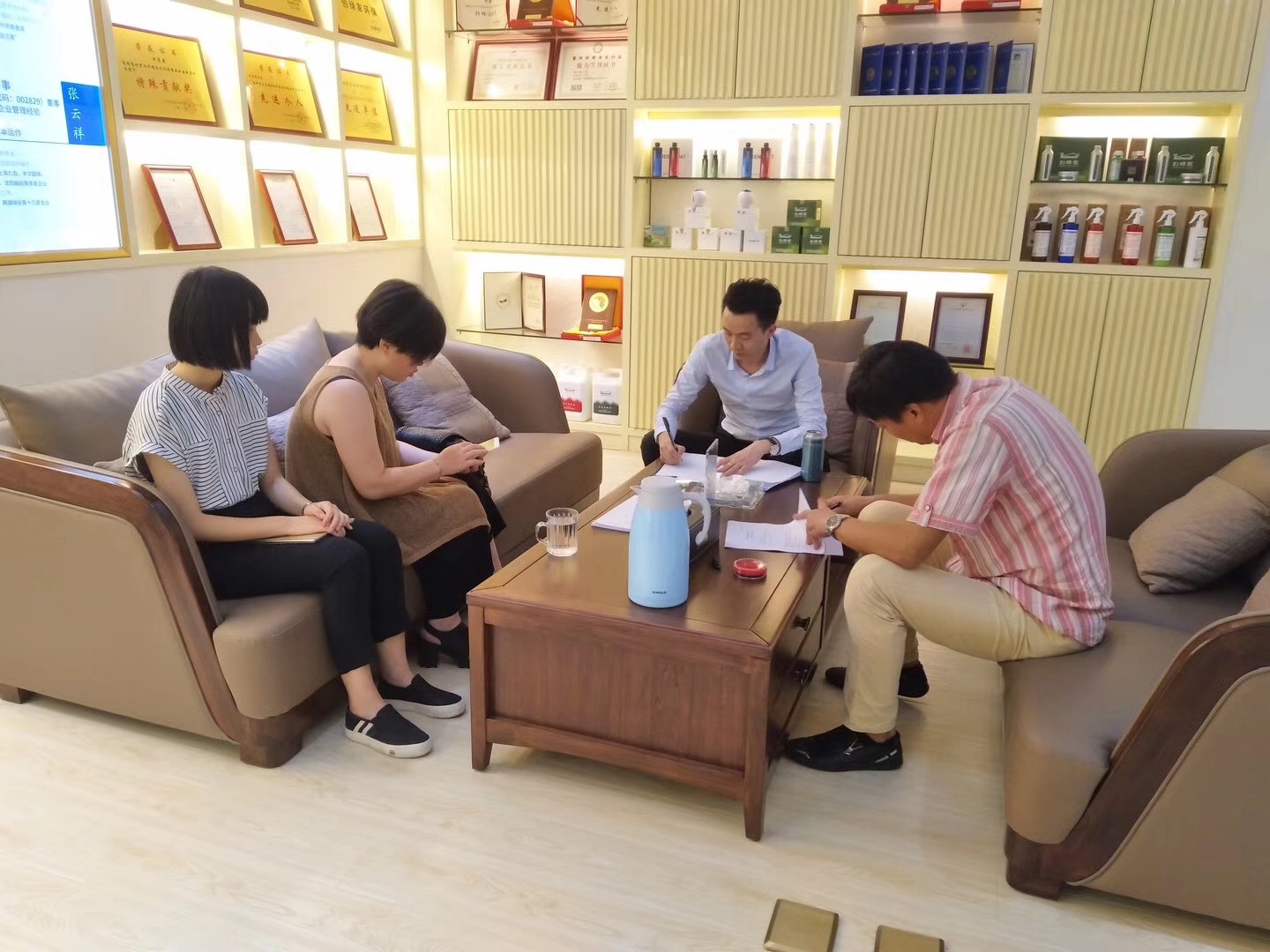 熱烈祝賀張總簽約創(chuàng)綠家泉州市區(qū)級(jí)代理！