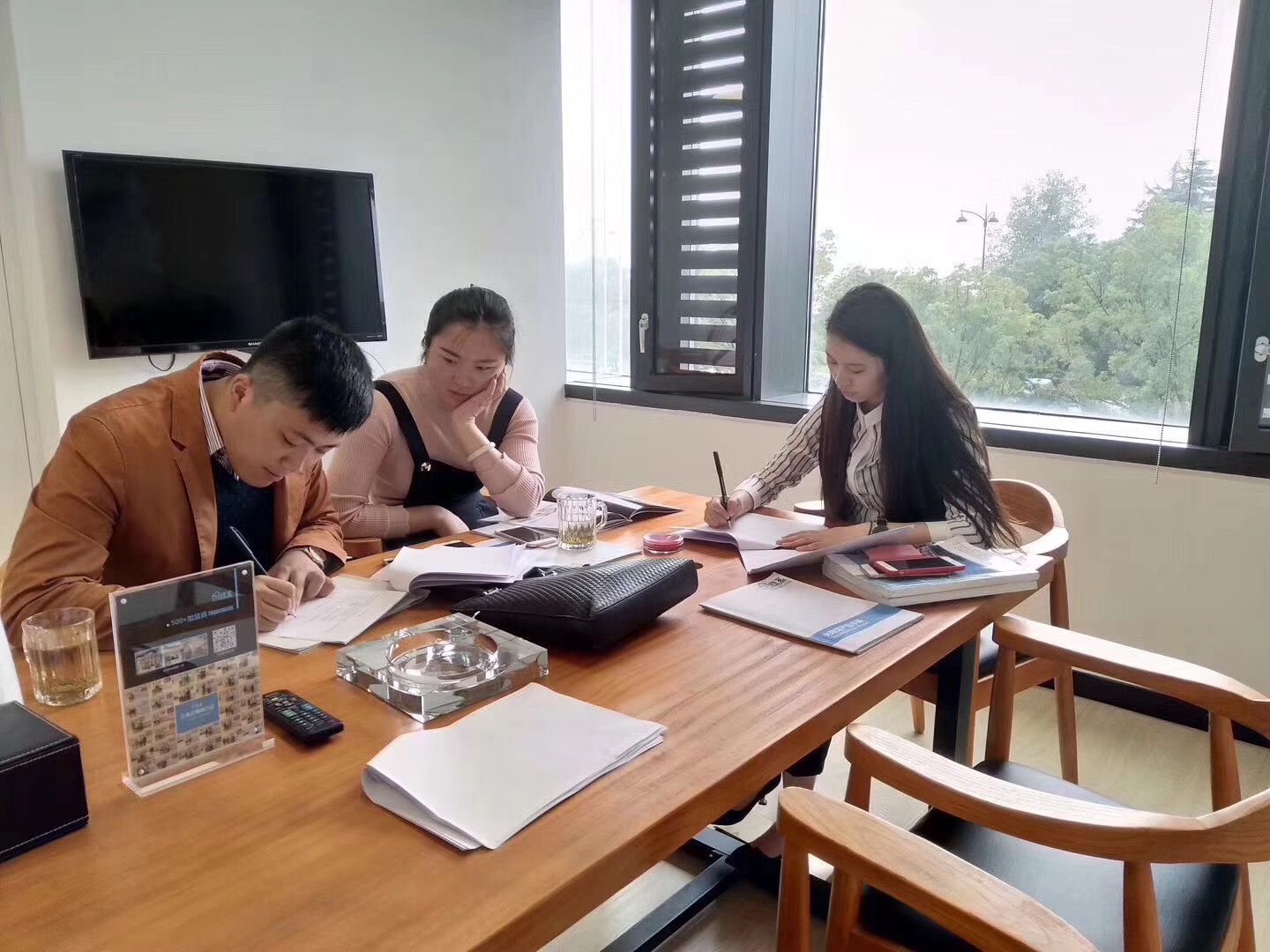 熱烈祝賀蔣總簽約創(chuàng)綠家江蘇省市級代理！