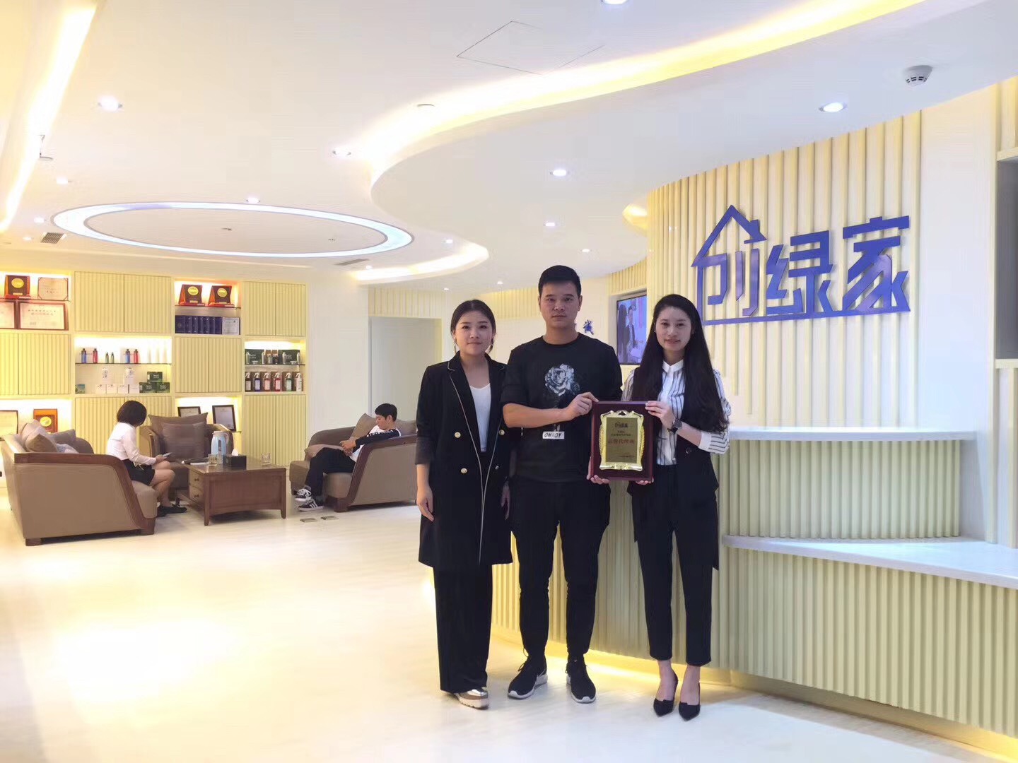 熱烈祝賀楊總簽約創(chuàng)綠家浙江省縣級市代理！