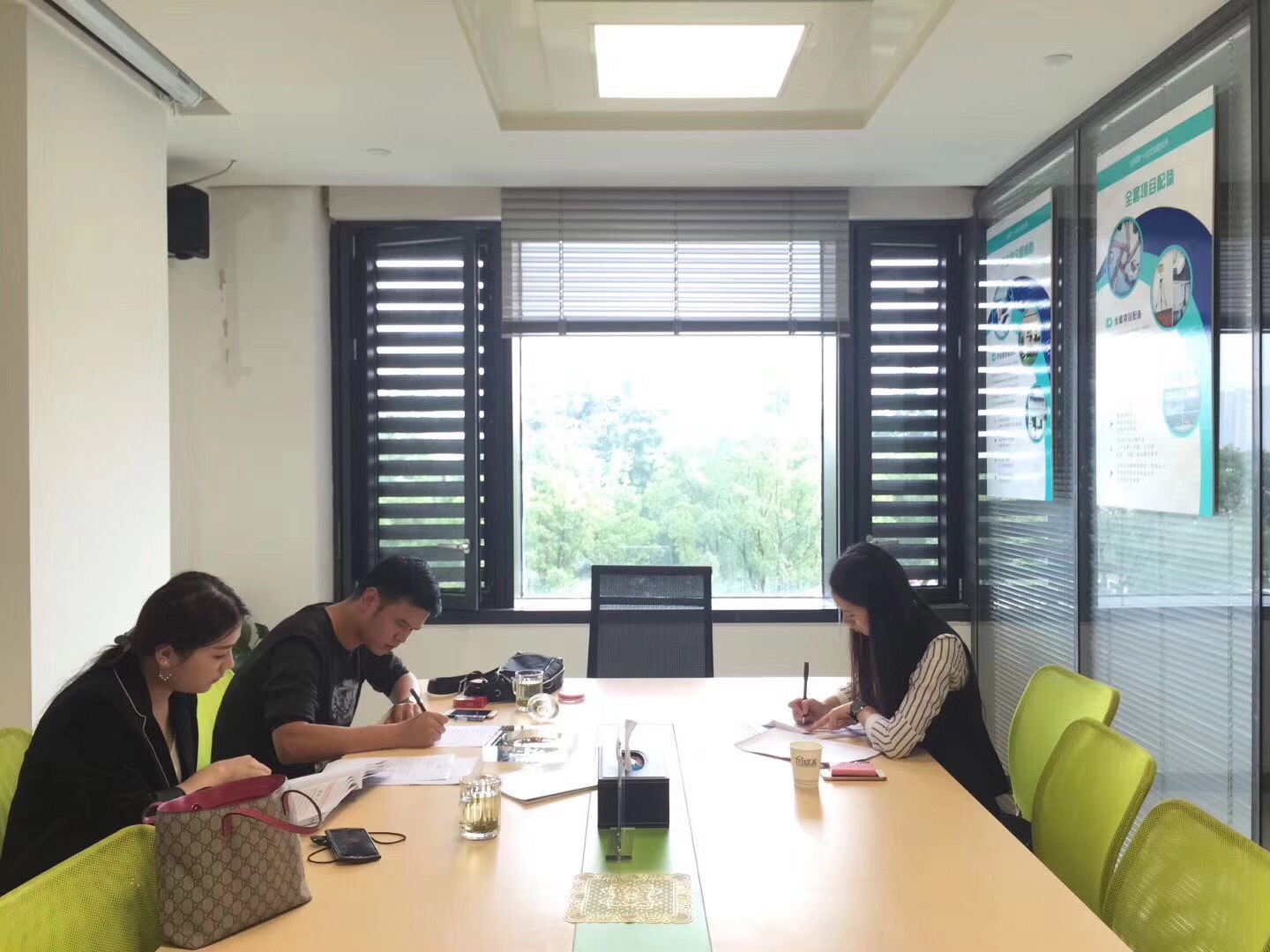 熱烈祝賀楊總簽約創(chuàng)綠家浙江省縣級市代理！