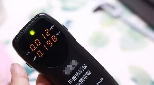 我買了一個(gè)甲醛檢測(cè)儀，吹口氣后發(fā)現(xiàn)原來(lái)我才是“地表最強(qiáng)”污染源！