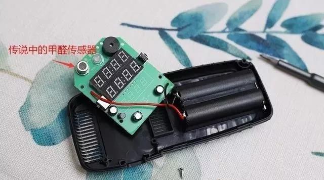 我買了一個(gè)甲醛檢測(cè)儀，吹口氣后發(fā)現(xiàn)原來(lái)我才是“地表最強(qiáng)”污染源！