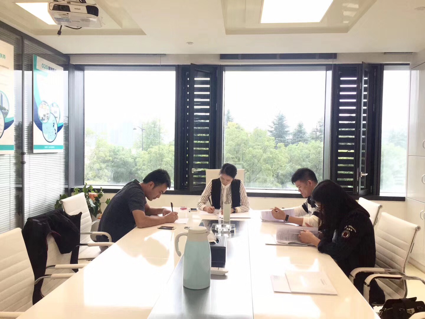 熱烈祝賀余總簽約創(chuàng)綠家江蘇省縣級(jí)市代理！