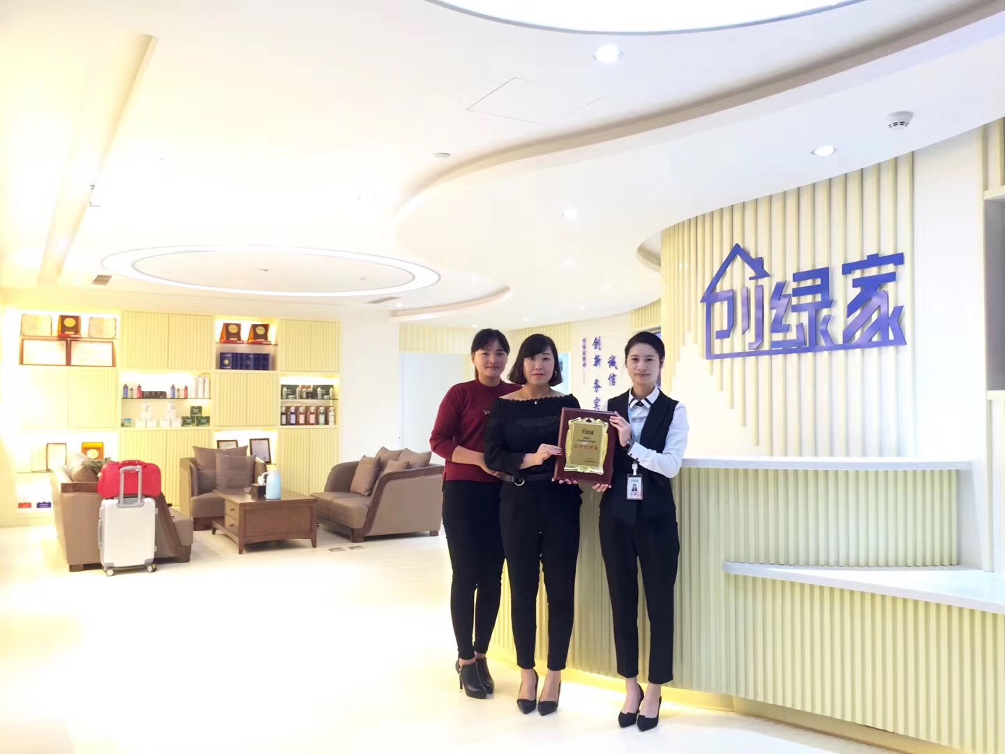 熱烈祝賀梁總簽約創(chuàng)綠家貴州省縣級市代理！