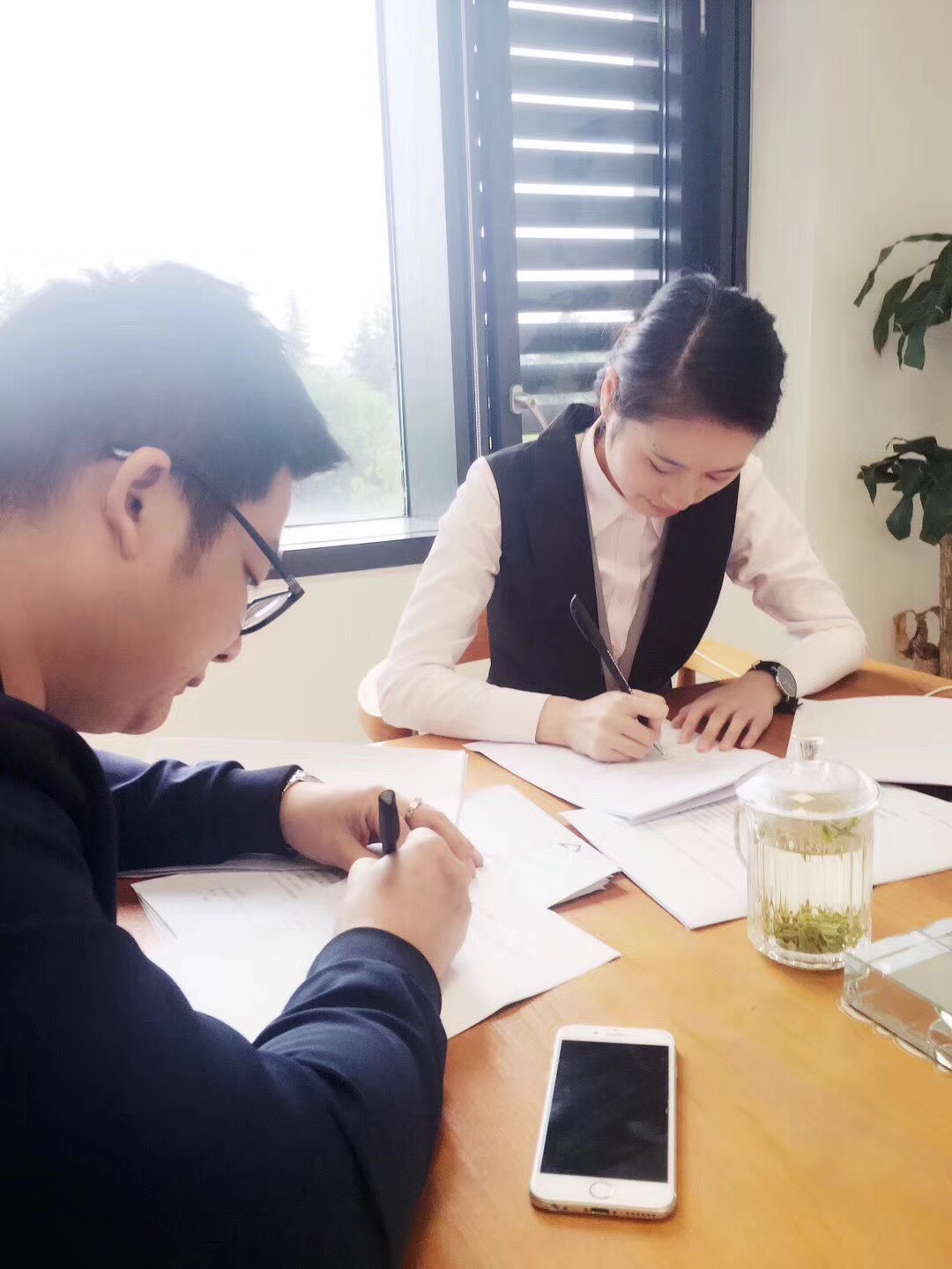 熱烈祝賀丁總簽約創(chuàng)綠家紹興市區(qū)級代理！