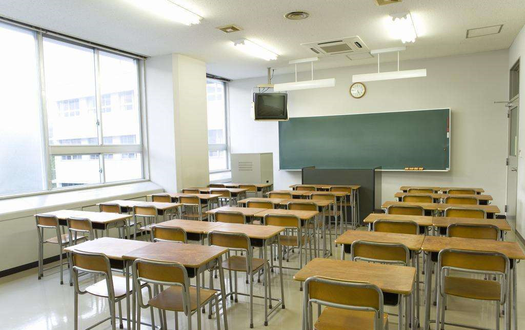 校舍裝修完買了400盆綠蘿凈化空氣，還有孩子開學***天就熏暈了！