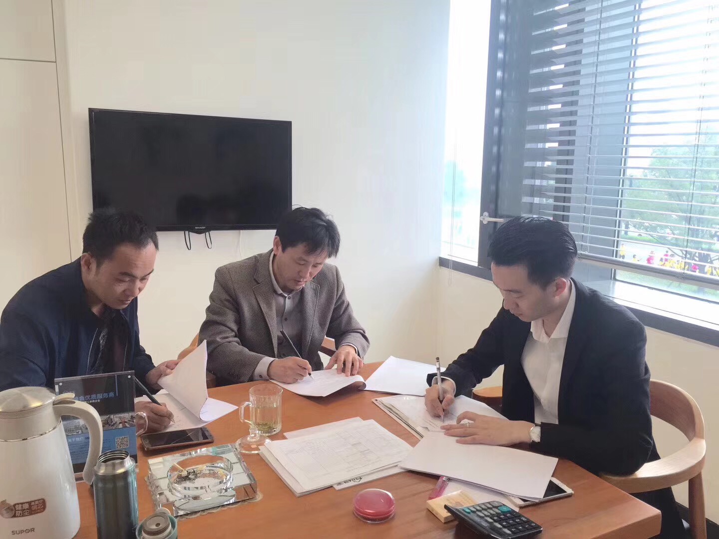 熱烈祝賀王總、葛總簽約創(chuàng)綠家蘇州市區(qū)級代理！