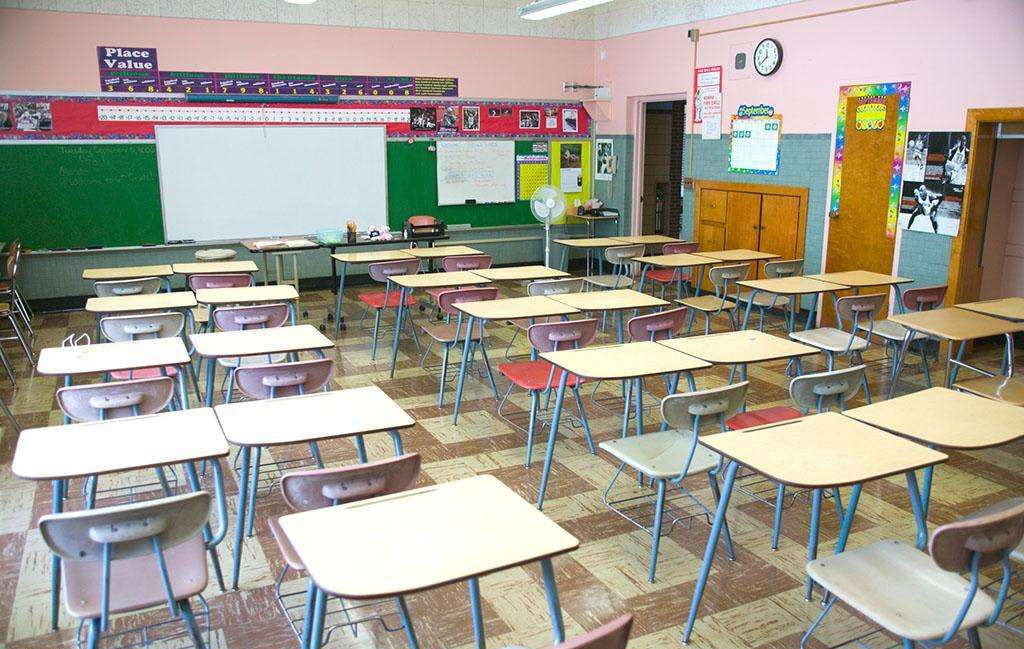 首例小學(xué)生教室裝修后病亡 校方判賠42萬(wàn) 首例小學(xué)生教室裝修后病亡 校方判賠42萬(wàn)