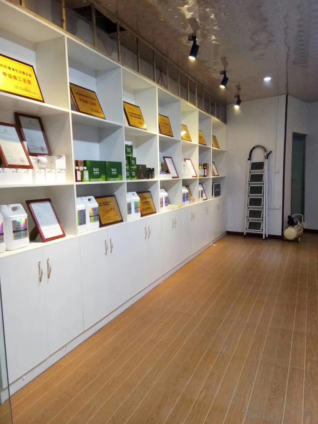 熱烈祝賀創(chuàng)綠家空氣治理惠水服務(wù)中心新落成！