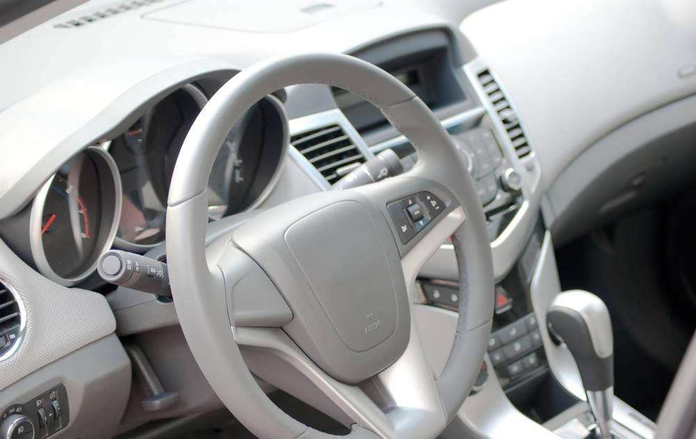 一輛汽車怎么能不受潮呢？