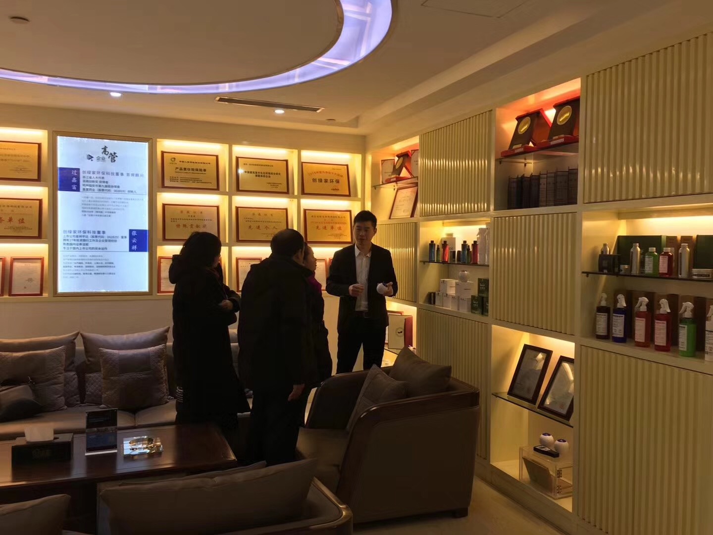 熱烈祝賀王總、葉總夫婦簽約創(chuàng)綠家湖北省縣級市代理！