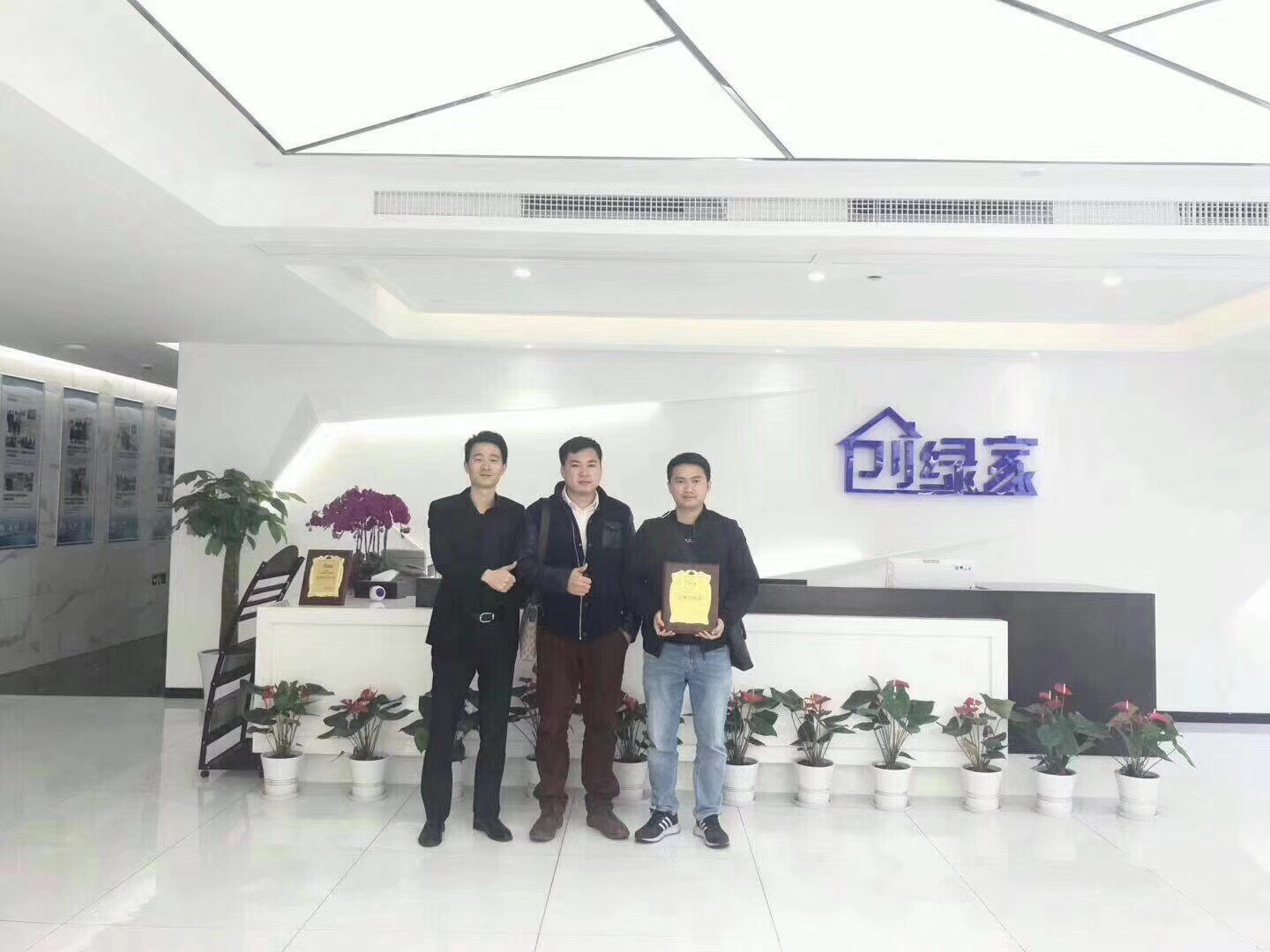 熱烈祝賀莫總、劉總簽約創(chuàng)綠家東莞市區(qū)級代理！