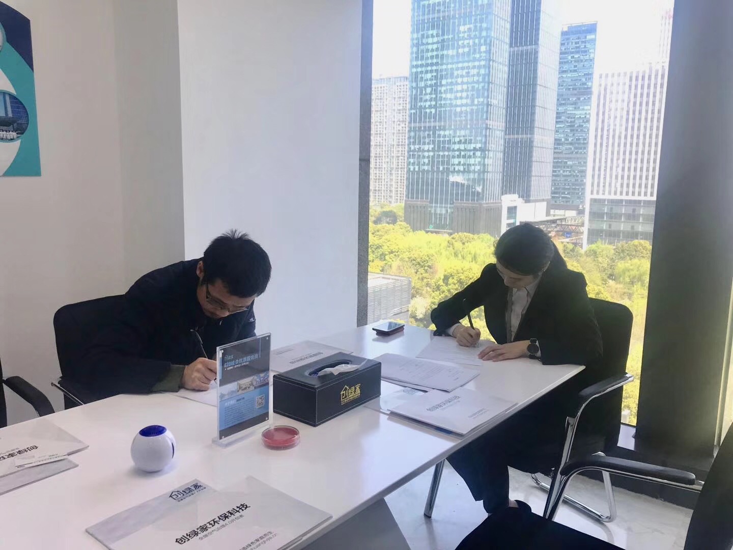 熱烈祝賀陳總簽約創(chuàng)綠家懷化市縣級代理！