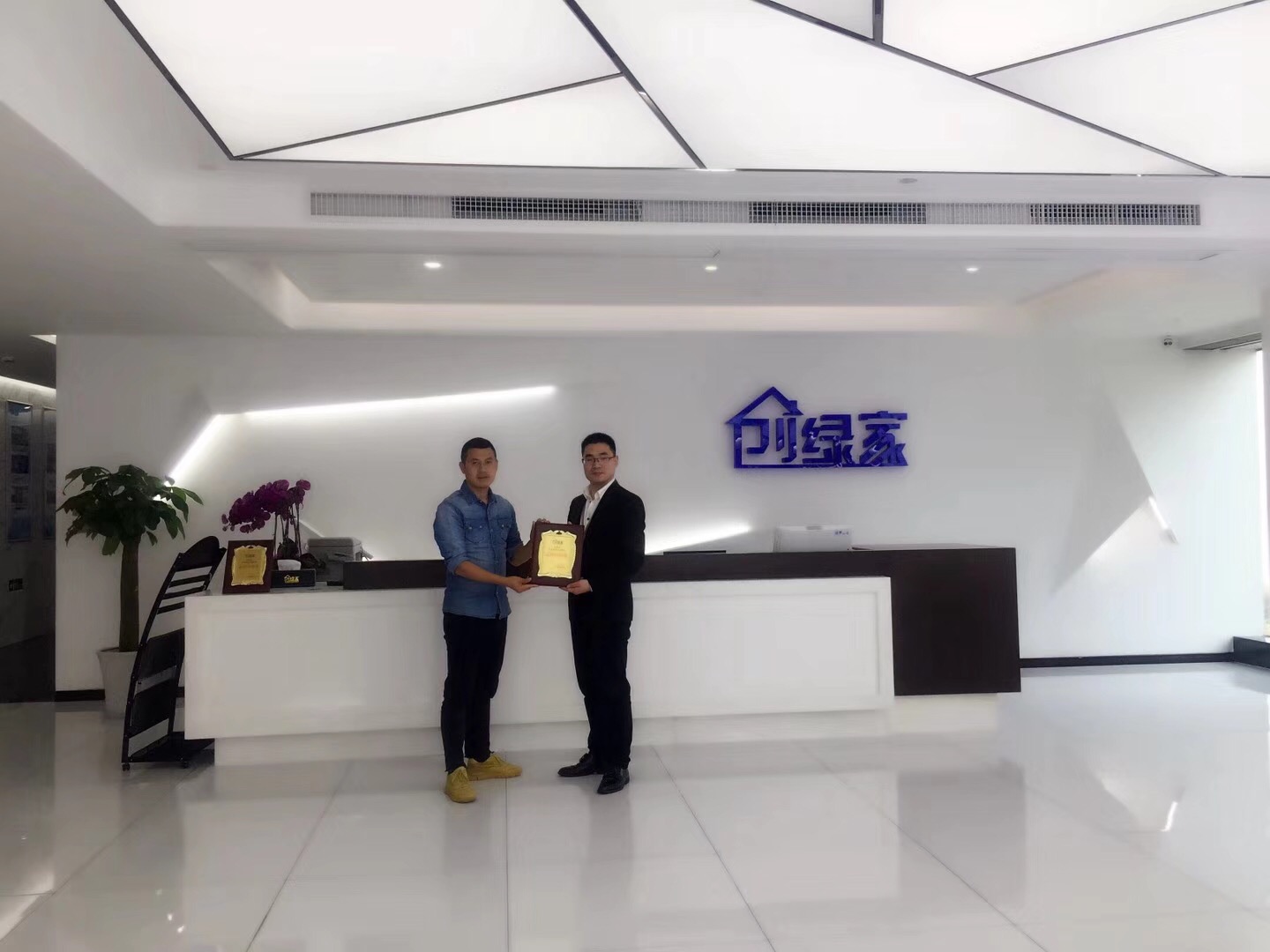 熱烈祝賀朱總簽約創(chuàng)綠家義烏市區(qū)級代理！