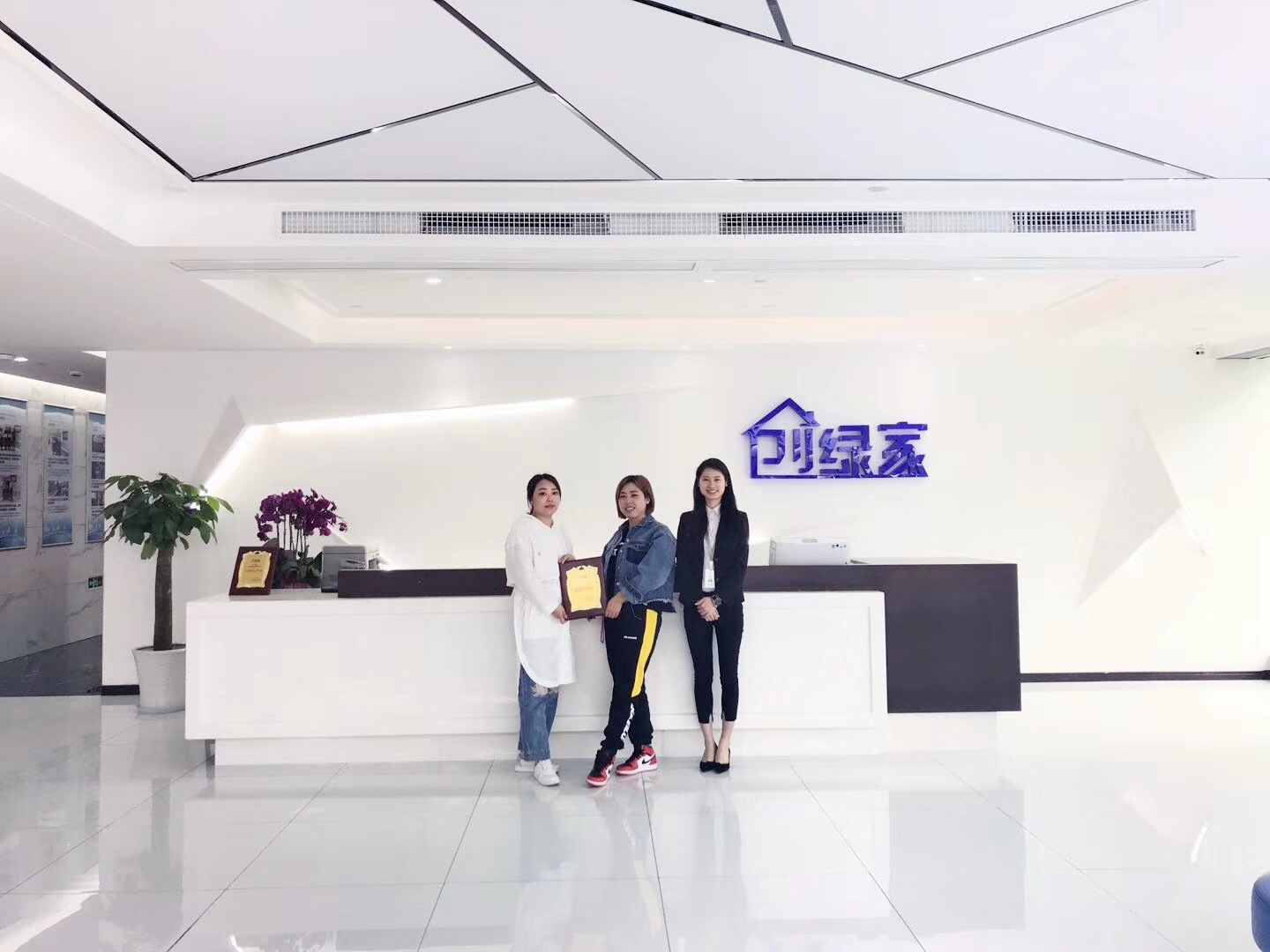 熱烈祝賀劉總姐妹簽約創(chuàng)綠家福州市區(qū)級代理！