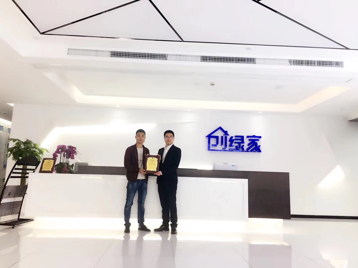 熱烈祝賀吳總簽約創(chuàng)綠家婁底市區(qū)級(jí)代理！