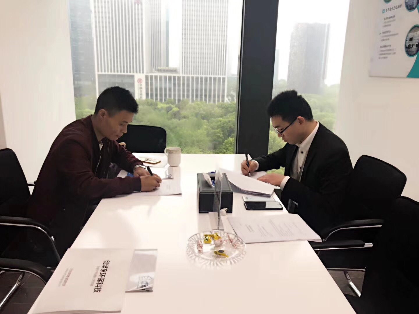 熱烈祝賀吳總簽約創(chuàng)綠家婁底市區(qū)級(jí)代理！