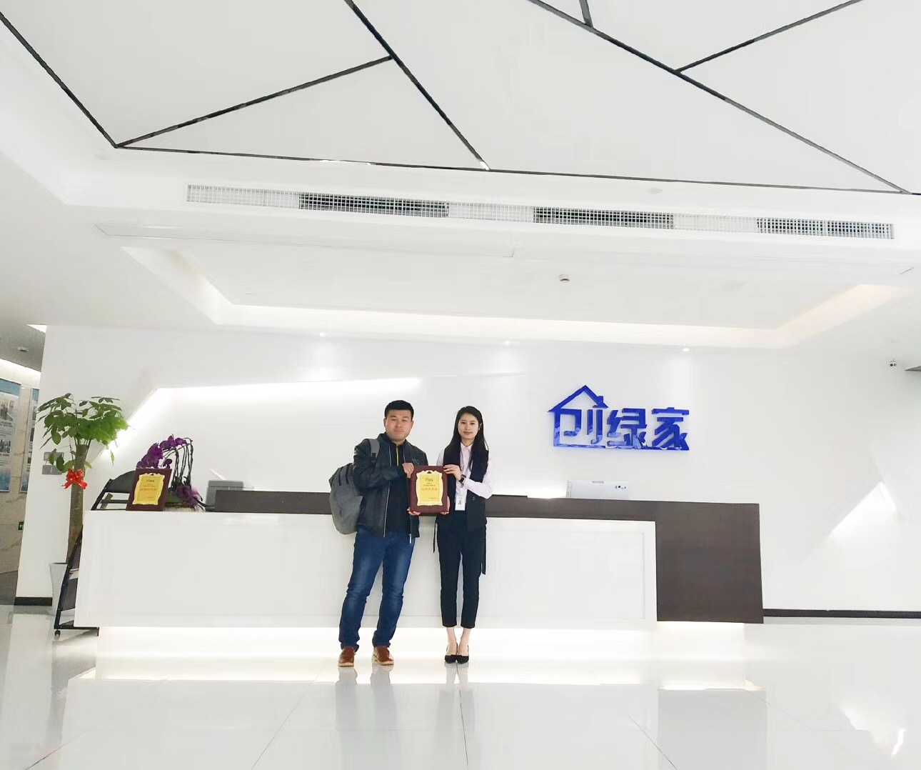 熱烈祝賀韓總簽約創(chuàng)綠家濟(jì)南市區(qū)級(jí)代理！