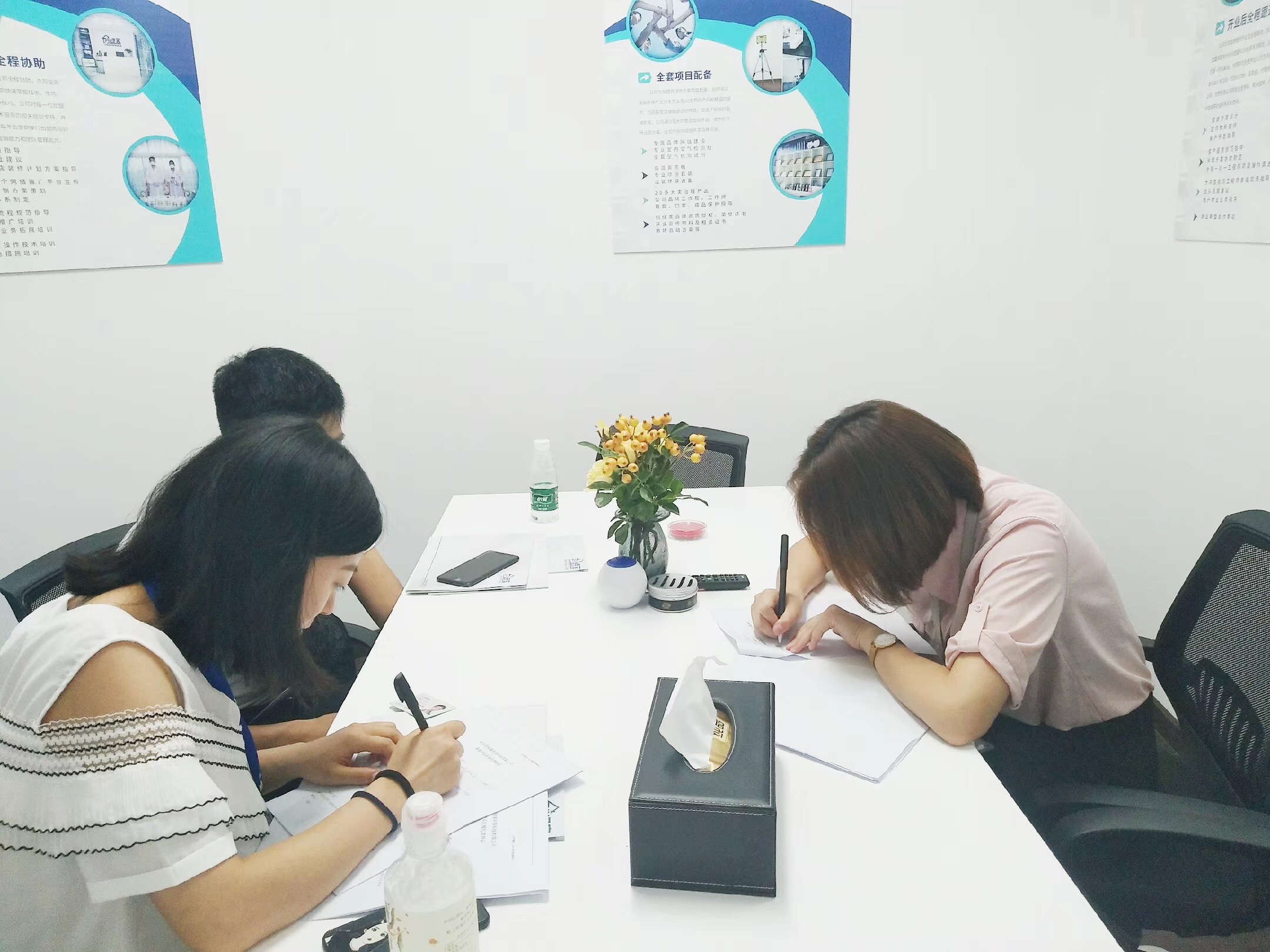 熱烈祝賀段總夫婦簽約創(chuàng)綠家宜昌市區(qū)級代理！