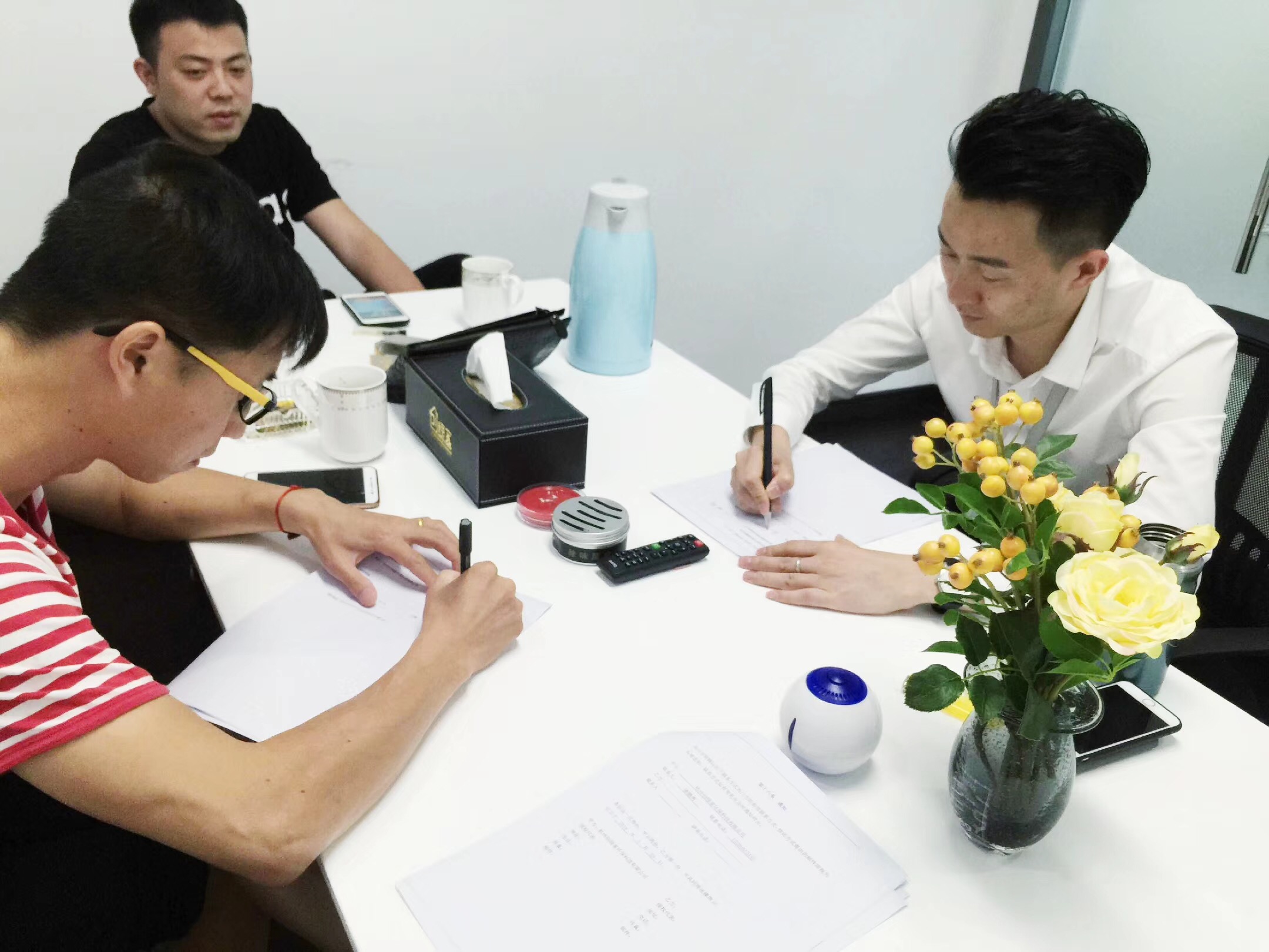 熱烈祝賀胡總、王總團隊簽約創(chuàng)綠家上饒市縣級代理！