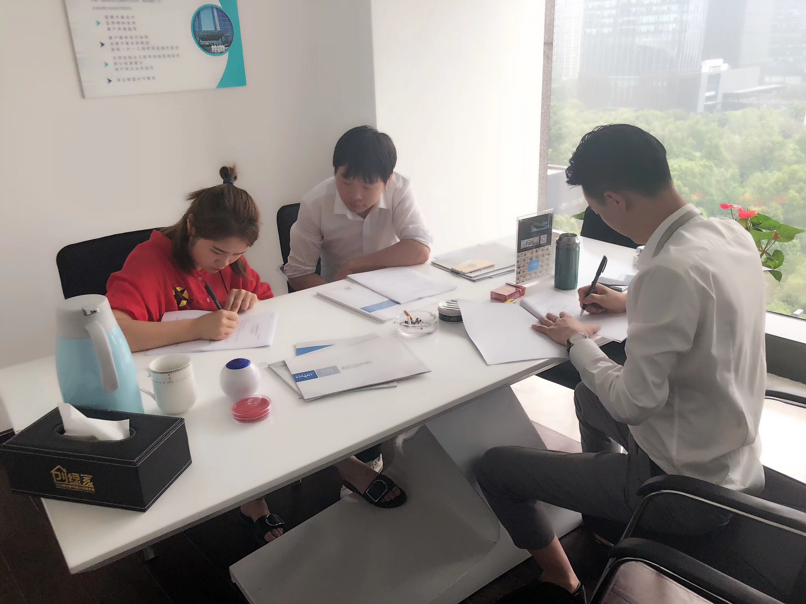 熱烈祝賀吳總團隊簽約創(chuàng)綠家成都市區(qū)級代理！