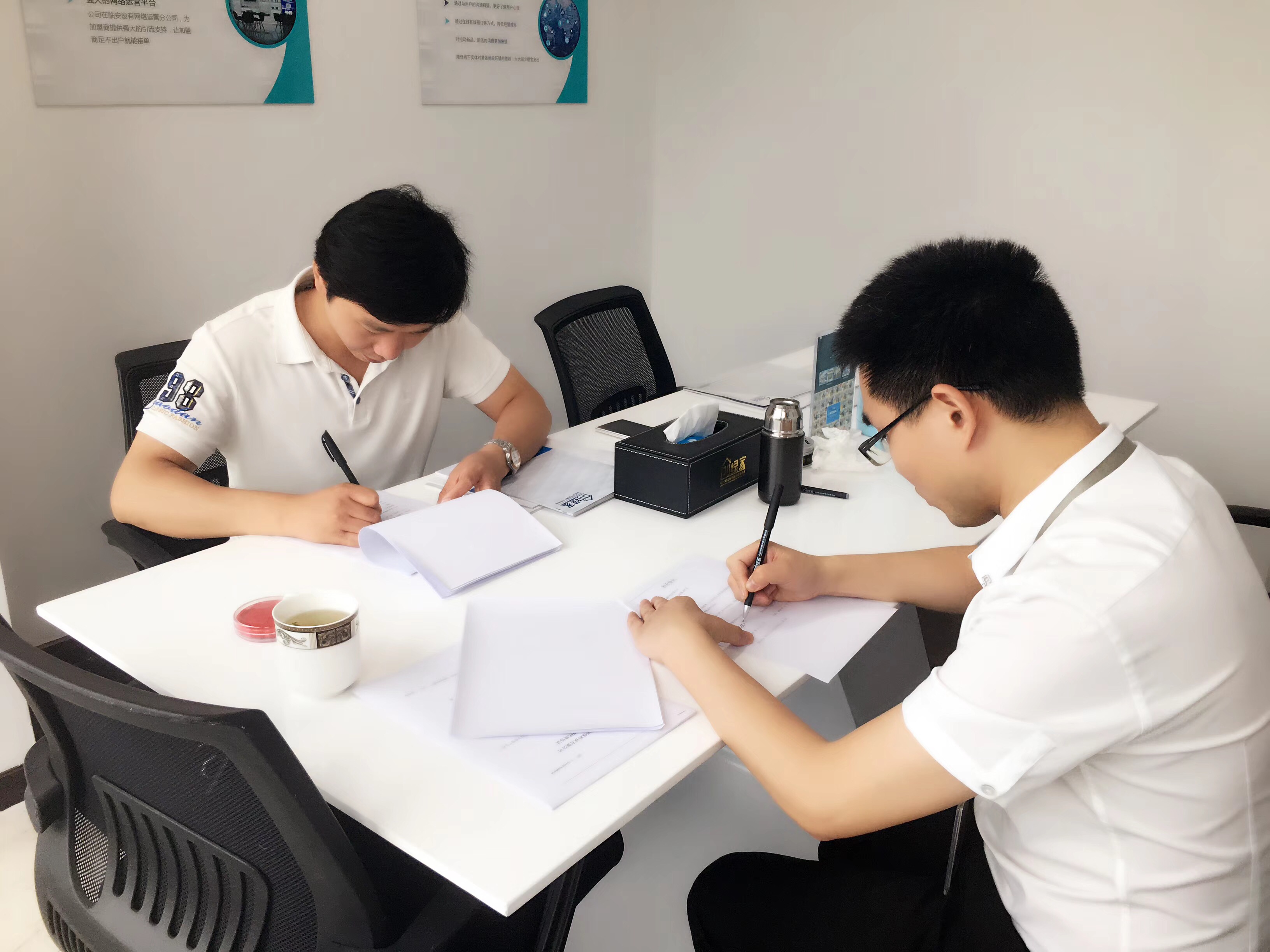 熱烈祝賀陳總簽約創(chuàng)綠家鄂爾多斯市區(qū)級(jí)代理！