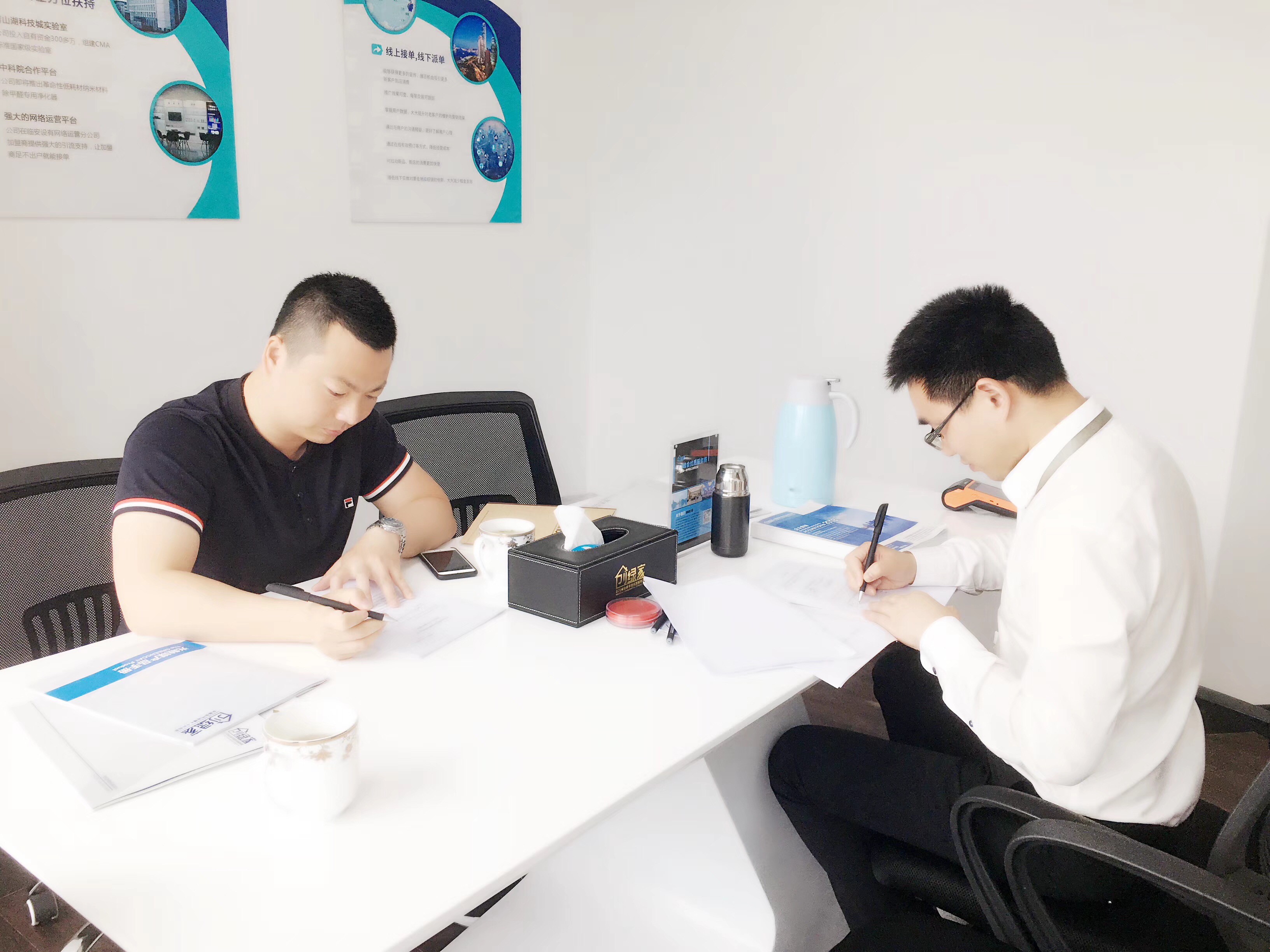 熱烈祝賀馬總夫婦簽約創(chuàng)綠家揚(yáng)州市區(qū)級代理！