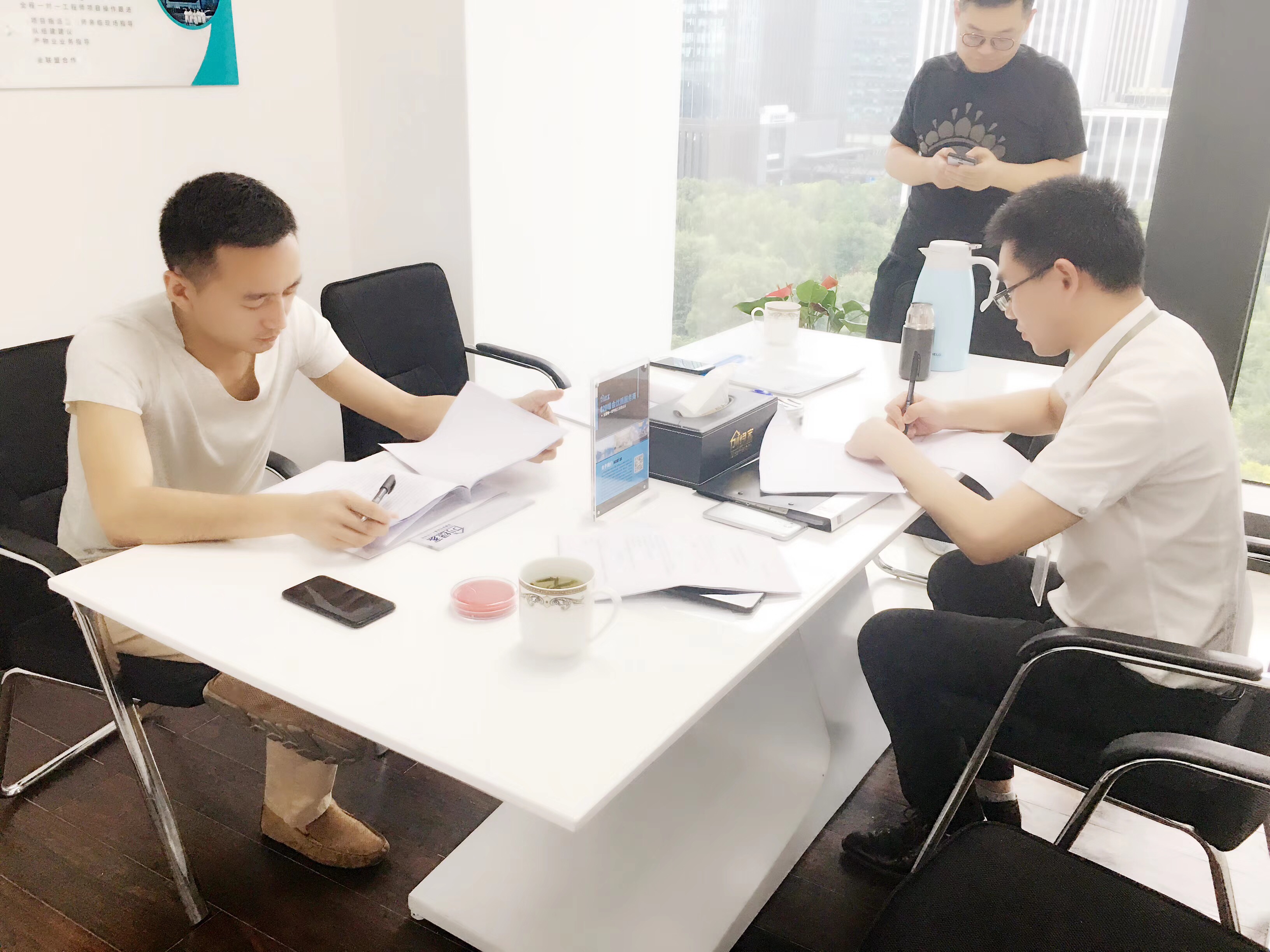 熱烈祝賀胡總團(tuán)隊簽約創(chuàng)綠家眉山市區(qū)級代理！