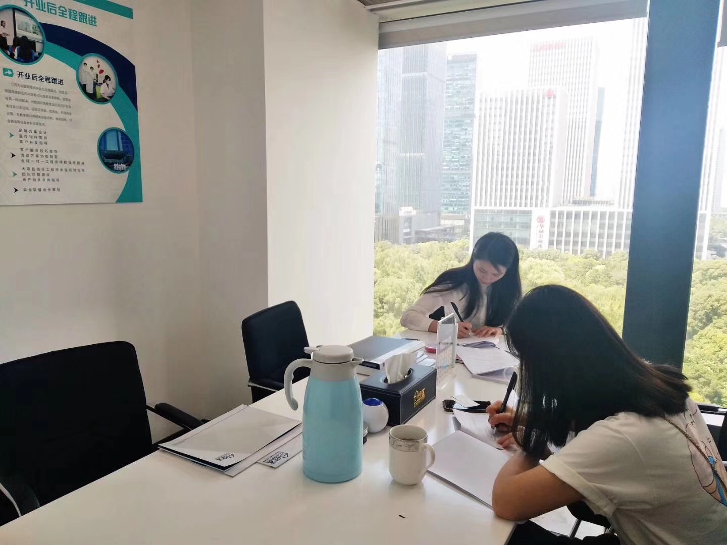 熱烈祝賀姚總、張總夫婦簽約創(chuàng)綠家揚州市區(qū)級代理！