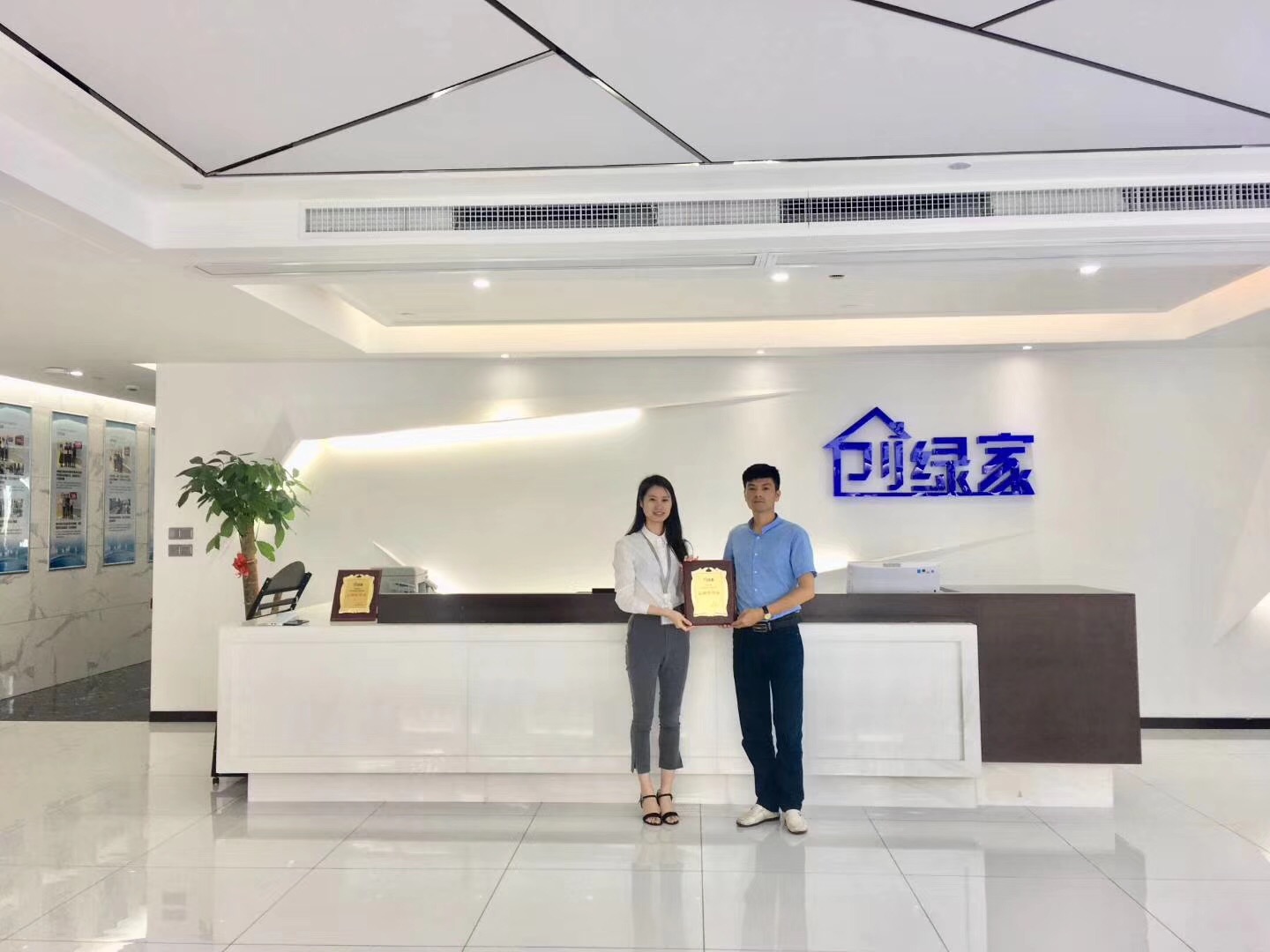 熱烈祝賀孫總簽約創(chuàng)綠家鎮(zhèn)江市區(qū)級(jí)代理！