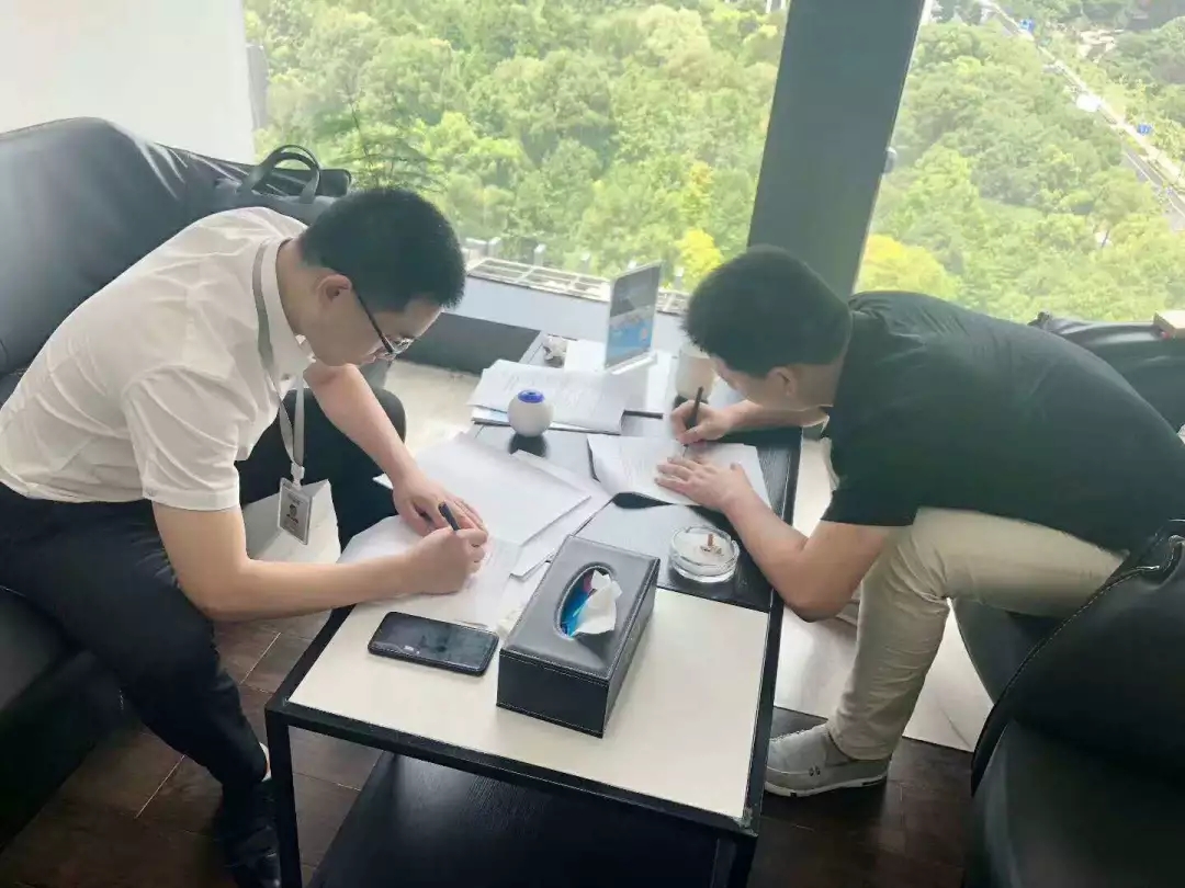 熱烈祝賀劉總簽約創(chuàng)綠家安康市區(qū)級(jí)代理！