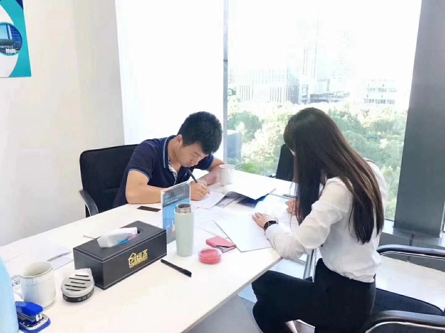 熱烈祝賀馮總、毛總簽約創(chuàng)綠家江蘇省縣級市代理！