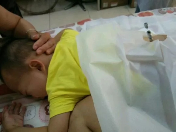 4歲男孩和媽媽辦“婚禮”，真相令人淚崩！