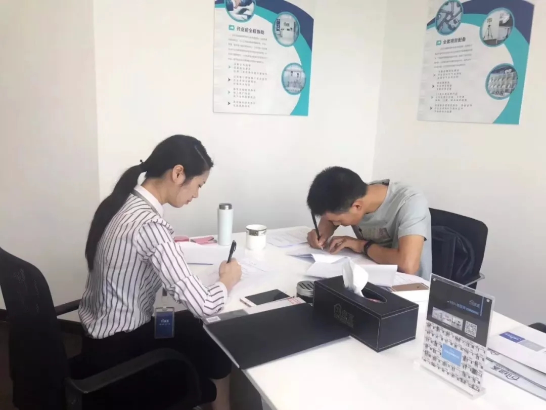 熱烈祝賀劉總簽約創(chuàng)綠家漢中市縣級(jí)代理！