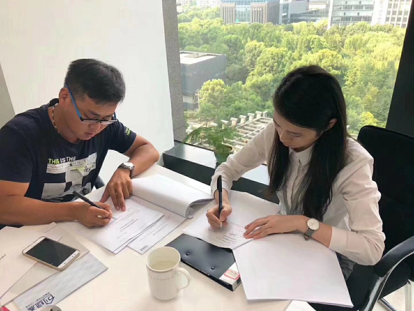 熱烈祝賀王總簽約創(chuàng)綠家西安市區(qū)級(jí)代理！