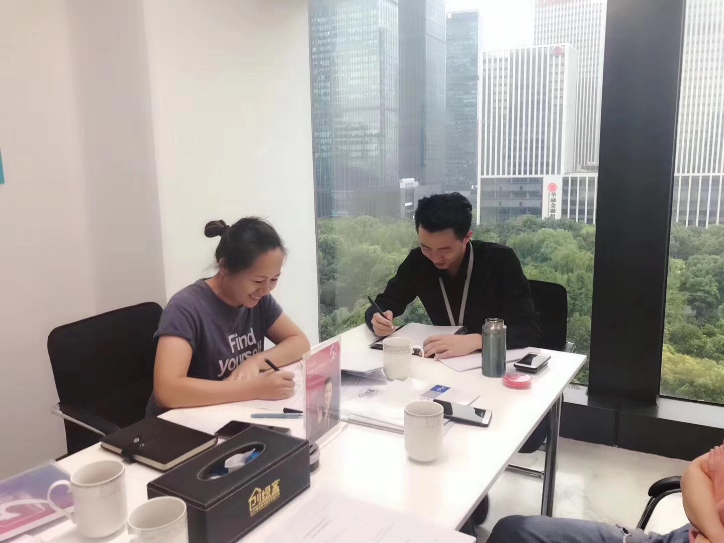 熱烈祝賀李總夫婦、呂總夫婦簽約創(chuàng)綠家永康市區(qū)級代理！