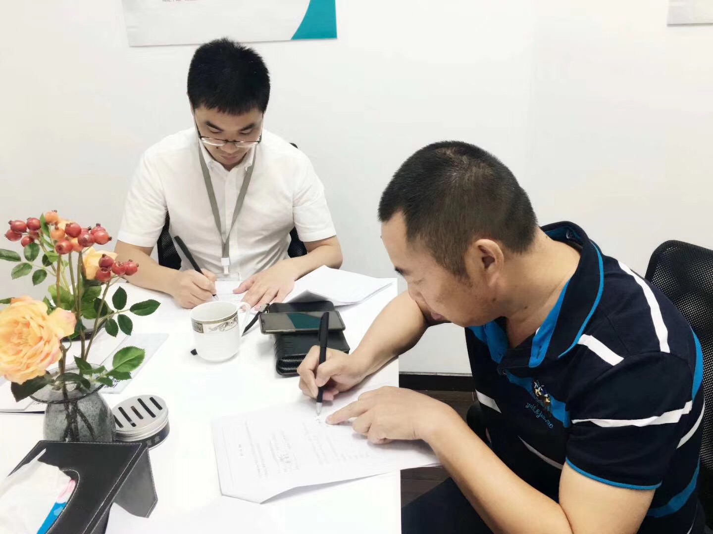 熱烈祝賀杜總、應(yīng)總簽約創(chuàng)綠家鎮(zhèn)江市縣級代理！