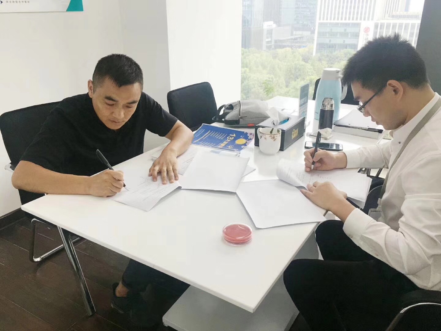 熱烈祝賀夏總簽約創(chuàng)綠家深圳市區(qū)級(jí)代理！